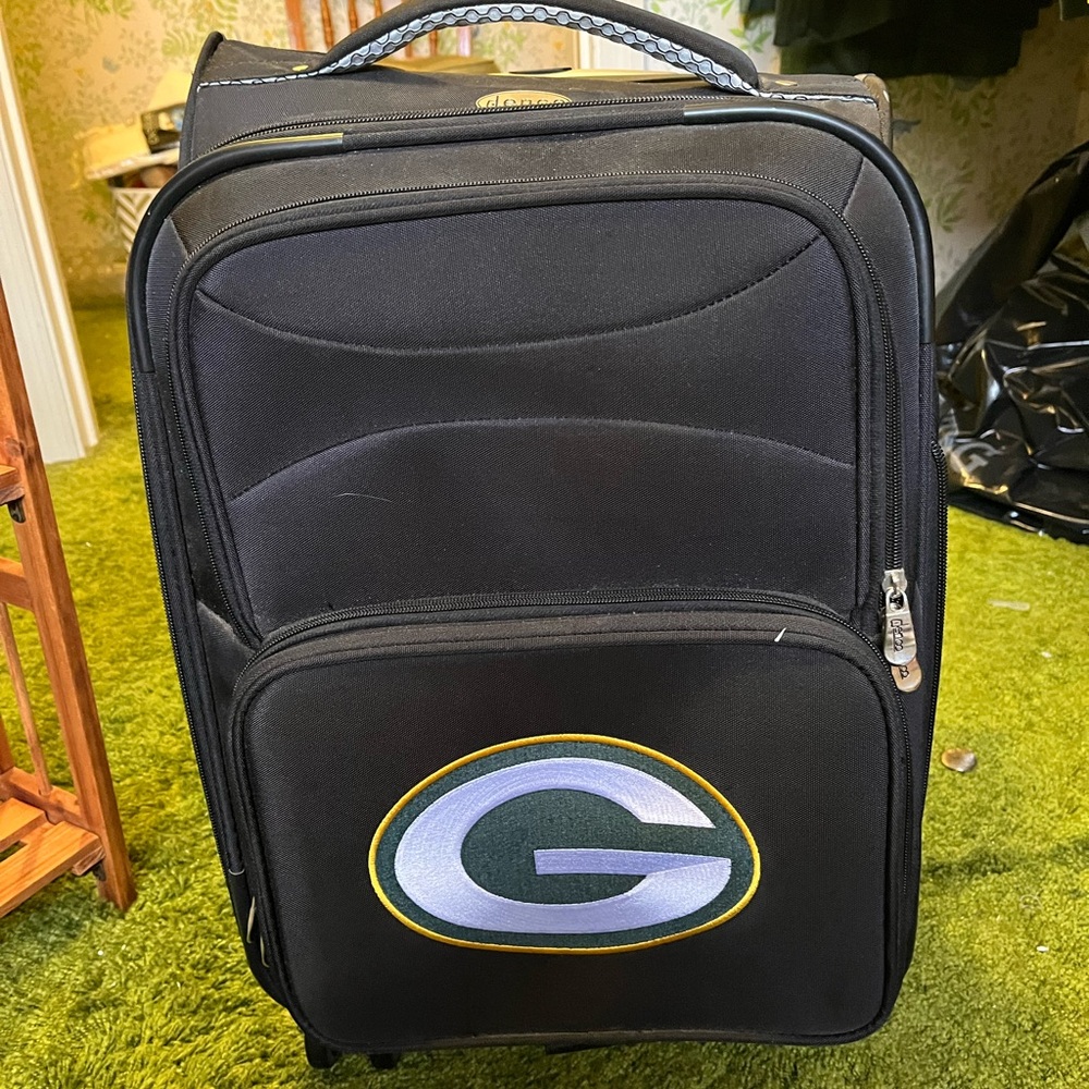 Green Bay Packers Denco Black Carry on Bag.. 21” soft side spinner